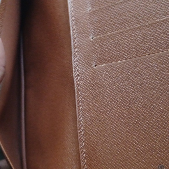 ✨️LOUIS VUITTON PORTE CARTES YEN MONOGRAM BI-FOLD WALLET - Picture 8 of 15